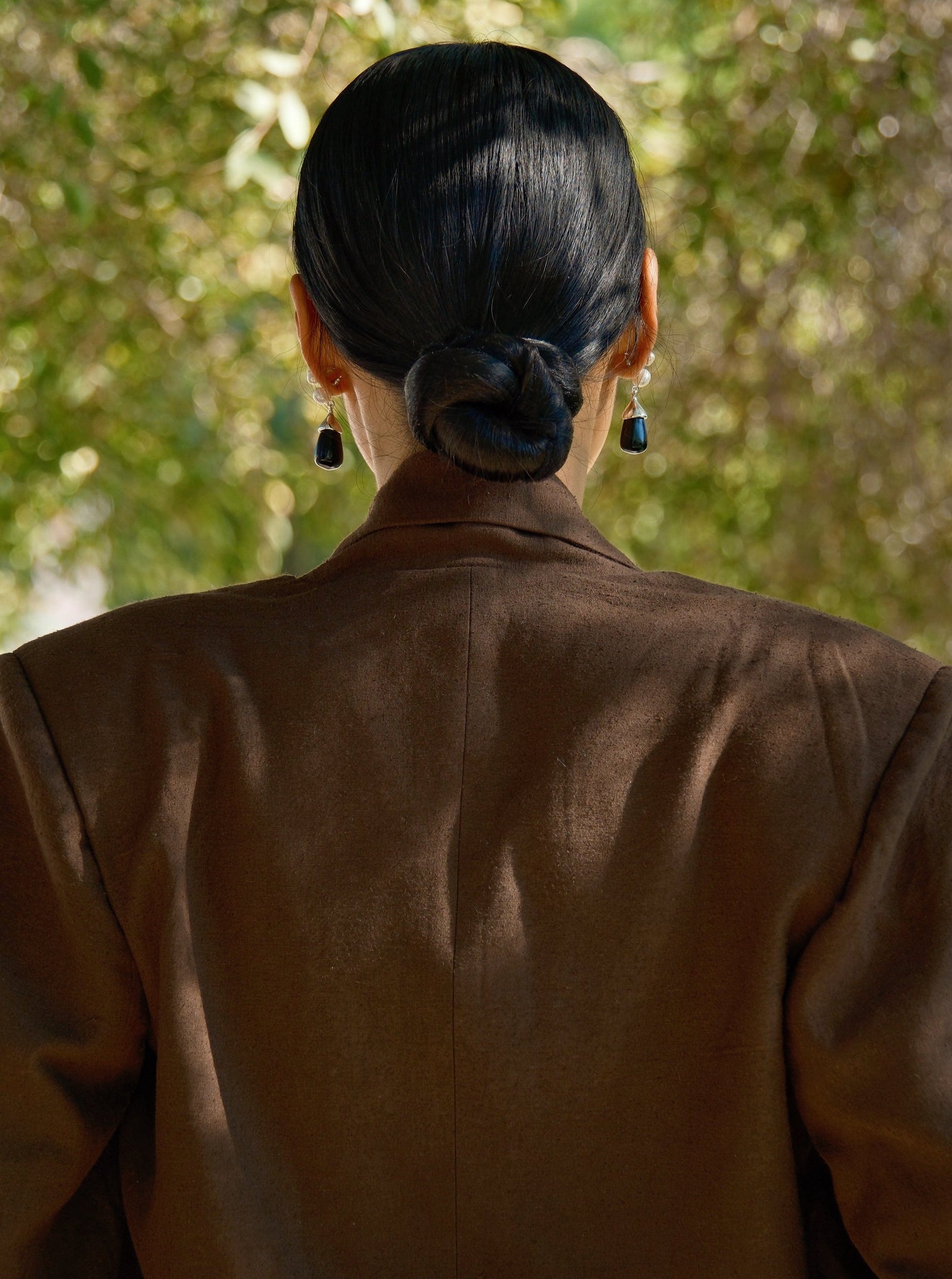 The back view of a woman wearing a Bea Blazer - Basalt Brown.